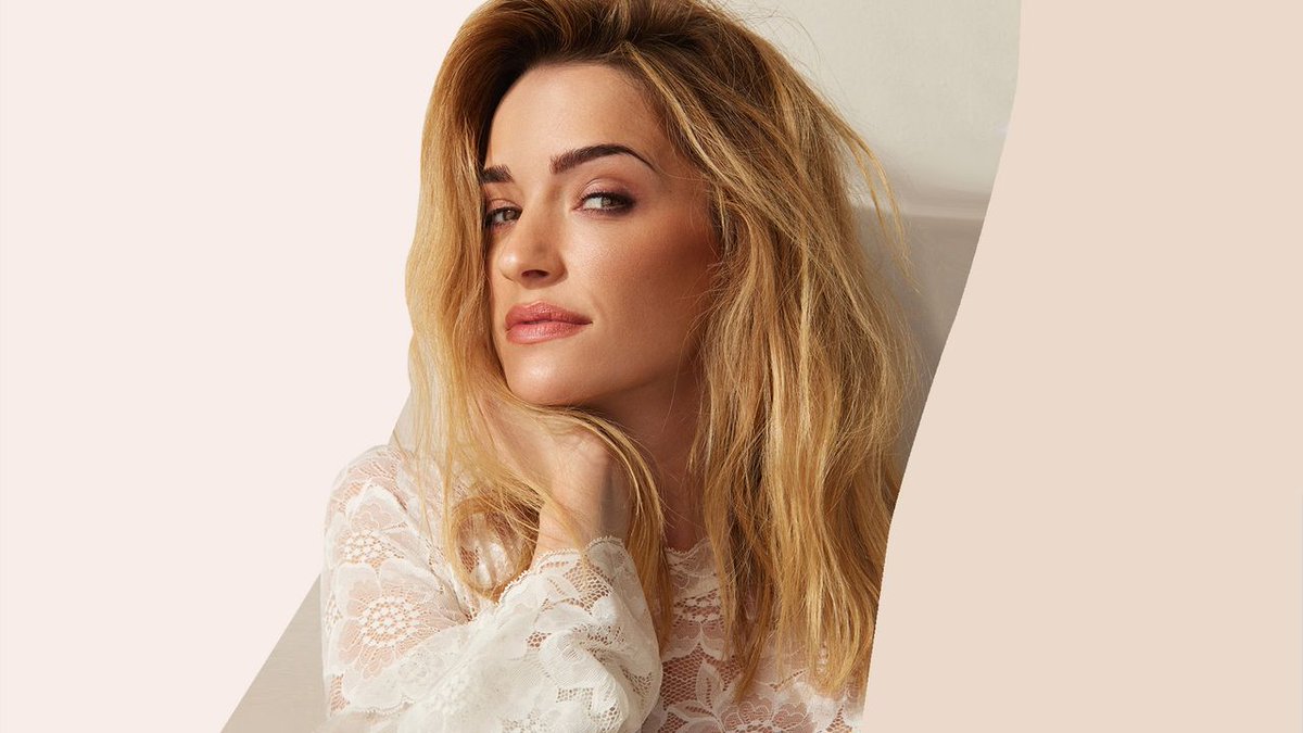 BarmyCanary's tweet image. Sabrina carpenter ou brianne howey (emma frost)