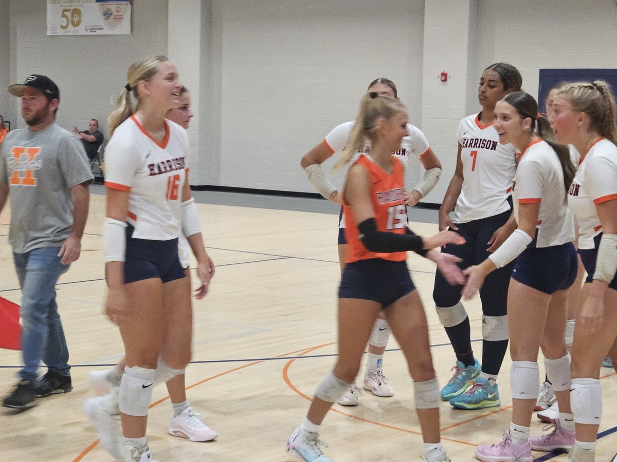 Harrison takes the first set 25-9

4 kills Mak Ketterer, 2 kills amd 2 blocks for Eva Stokes, Gia Stokes 3 kills 1 block.

Jillian Deno and DS Kaylee Swihart working in sync.

High quality volleyball from the Raiders.