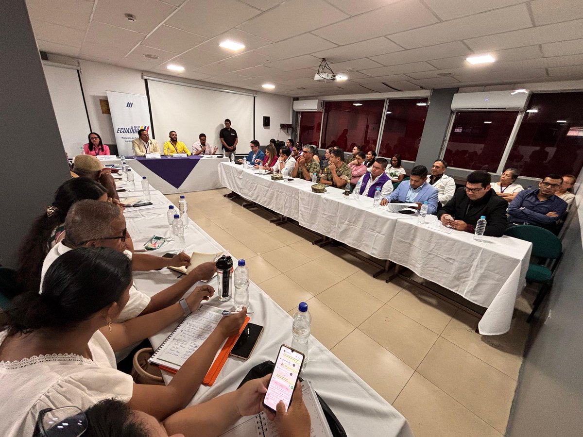 Salud_CZ8's tweet image. El coordinador Zonal @NSierraArteaga   
mantuvo mesa de trabajo con presidentes de los Comités Locales de Salud, para escuchar sus necesidades, recoger propuestas y generar compromisos que permitan fortalecer los servicios y dar respuesta oportuna a la ciudadanía.