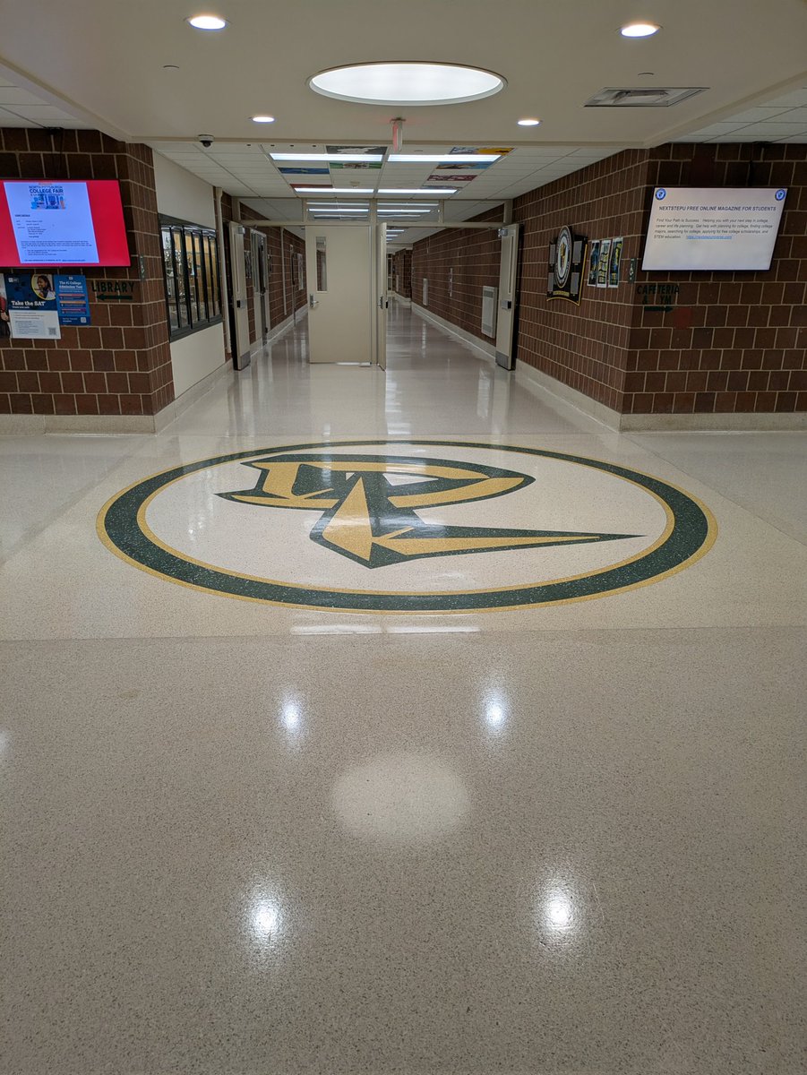 DlsdTech's tweet image. Day 1 is in the books. It was great seeing all the students and teachers back in the hallways. Lots of password resets, lots of I forgot my Chromebook, overall not a terrible first day. #dlsdtech #dlproud #k12tech