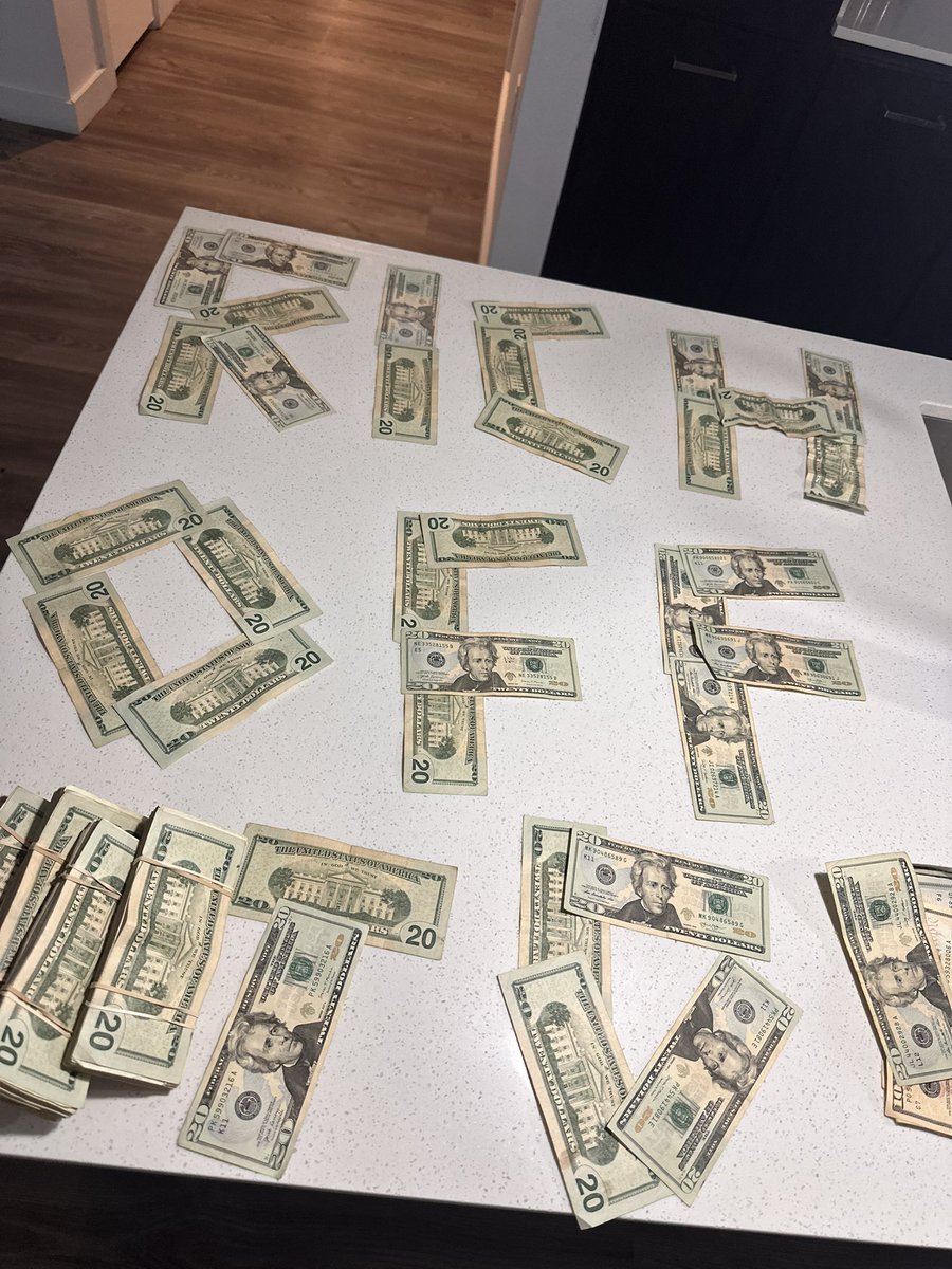Discajo's tweet photo. POV: SPORTSBETTING CHANGED YOUR LIFE. #PrizePicks #SportsBettingX https://t.co/btnH0Gjhis