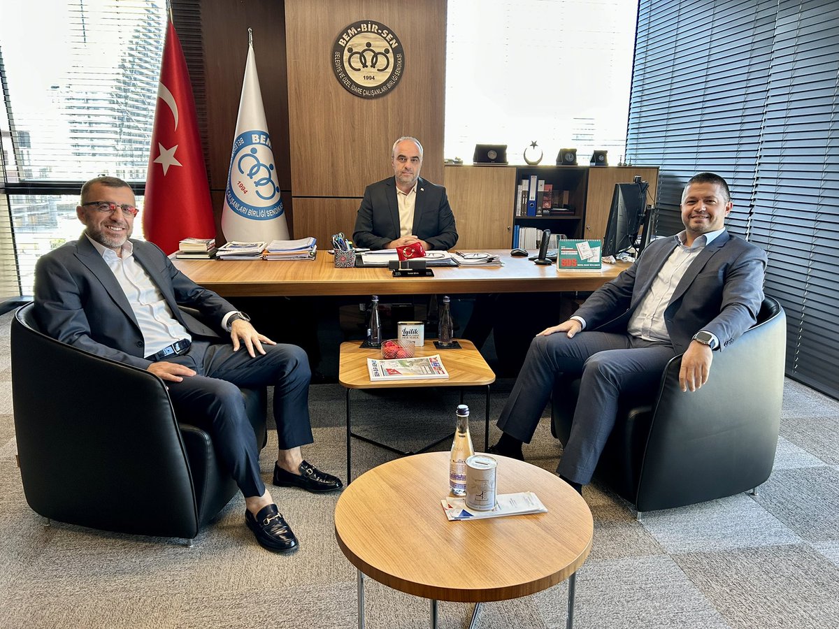sdtbika's tweet photo. Boğaziçi Üniversitesi Strateji Geliştirme Daire Başkanı Aziz Uz ve İdari ve Mali İşler Daire Başkanı Nihat Mutlu beyle çalışma hayatına dair istişarelerde bulunduk. 
Nazik ziyaretleri için teşekkür ediyorum.

@AzizUZ17 https://t.co/4Ro0w8iCDp