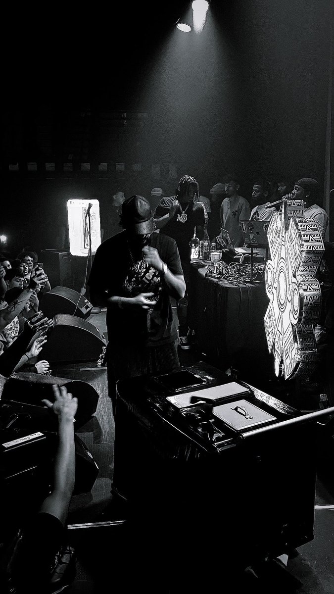 Erik (@erikesttrada) on Twitter photo 