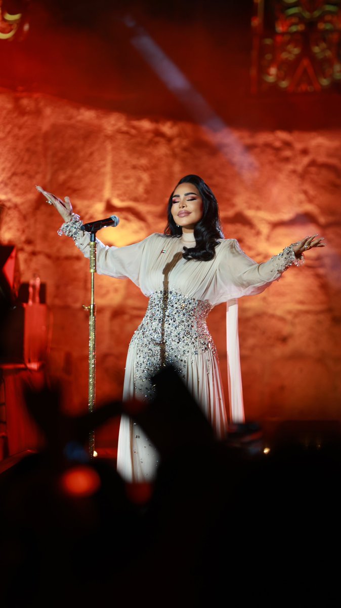 تصويري لـ فنانة العرب #احلام 
<a href="/AhlamAlShamsi/">A H L A M ~ ♥️ ~ أحلام</a> 
في حفل قرطاج تونس
#احلام_في_قرطاج