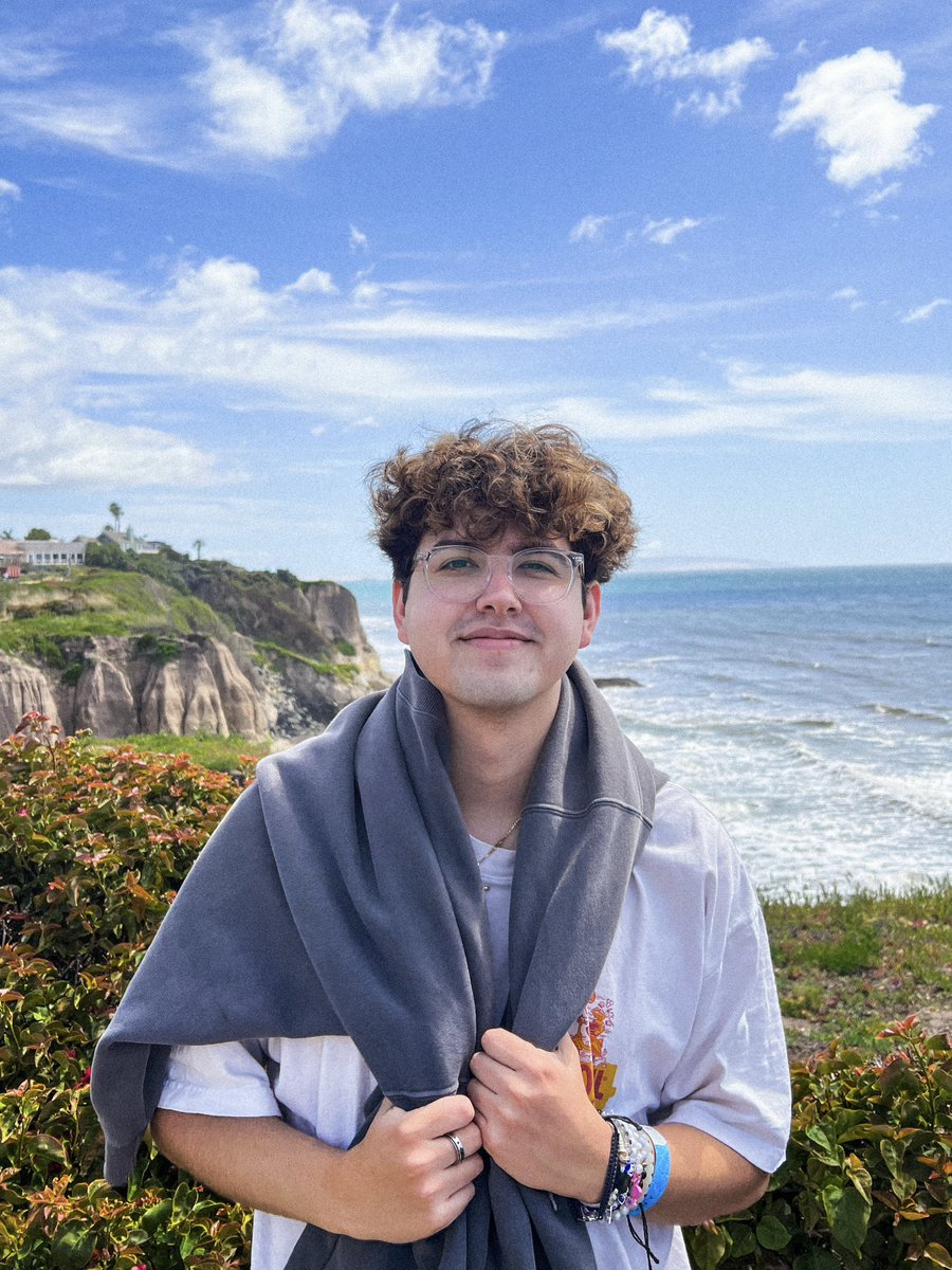 my 5 year stream anniversary is TOMORROW! 🎈 

so i will be doing a 24 hour stream to celebrate! 

thank you if you've supported me at any time during the last five years! it means the world to me! 🌟