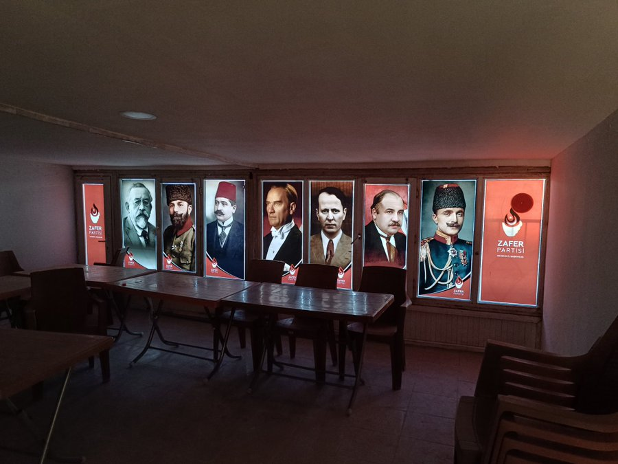 Kuzgun Nogay (@kuzgunnogay) on Twitter photo Tıpkı her insanın fantezileri olabileceği gibi, insanların bir araya gelmesinden müteşekkil siyasi toplaşmaların da kendilerine ait fantezileri olabilir.
Zafer Partisi Nevşehir İl Başkanlığı <a href="/zafernevsehir/">Zafer Partisi Nevşehir İl Başkanlığı</a> tarafından paylaşılmış ekteki fotoğrafı da bir fantezi ürünü olarak Tıpkı her insanın fantezileri olabileceği gibi, insanların bir araya gelmesinden müteşekkil siyasi toplaşmaların da kendilerine ait fantezileri olabilir.
Zafer Partisi Nevşehir İl Başkanlığı <a href="/zafernevsehir/">Zafer Partisi Nevşehir İl Başkanlığı</a> tarafından paylaşılmış ekteki fotoğrafı da bir fantezi ürünü olarak