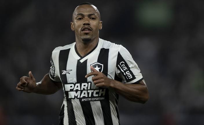 b0t4d4z031r4's tweet photo. Bons finalizadores do Botafogo:

Savarino, Arthur Cabral, Telles

Nos pés de quem as bolas decisivas sempre caem: https://t.co/BeThTsBdEv