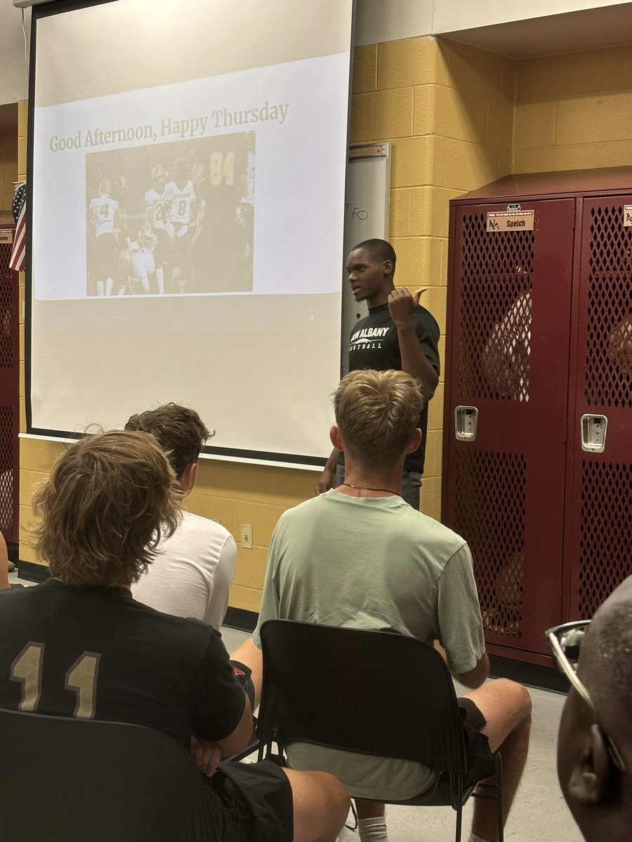 350by50_CoachBF's tweet photo. Always great to get former @NewAlbanyFB guys to come back and talk to the guys before the game. @chingmanbling was definitely a big time gamer! I appreciate the trust, love and belief he and his teammates have for the program! https://t.co/DLGDXsEZt9
