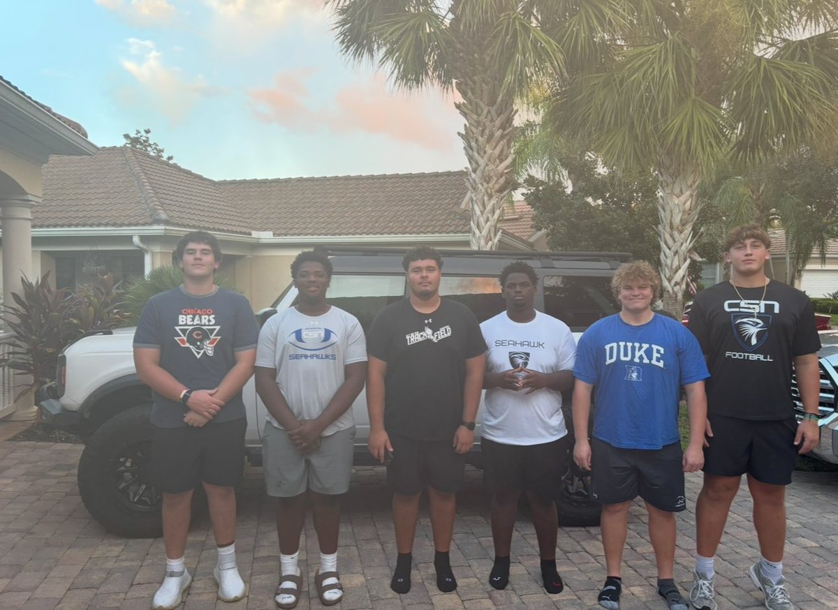 PYL0409's tweet photo. Unc's guys. These are some of the best lineman and kids in southwest Florida๐๐#CSNSeahawks https://t.co/CaCoLQoLYF
