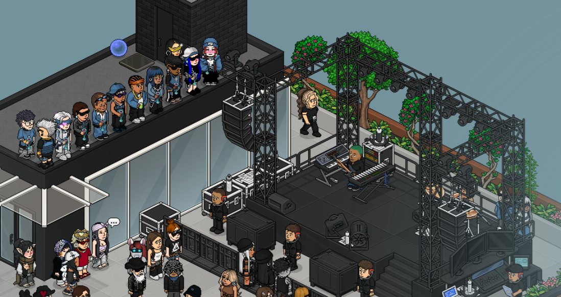 A Crips se une à Covercommunity para uma noite incrível com o show da braba Breana! 🔥🎤

Preparem-se para muita energia, música boa e momentos inesquecíveis. 💙🎶

#NewYorkLiveHBT
<a href="/CripsHB/">Crips</a>
<a href="/MeuHabblet/">Habblet</a>
<a href="/covercommunity/">COVER COMMUNITY</a>