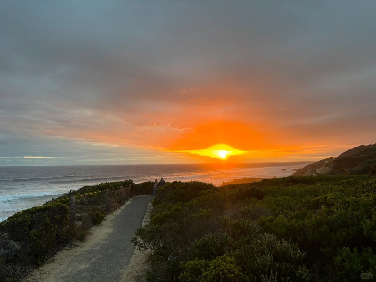 Lisa8945's tweet image. Go to London Bridge Lookout at sunset and you will see