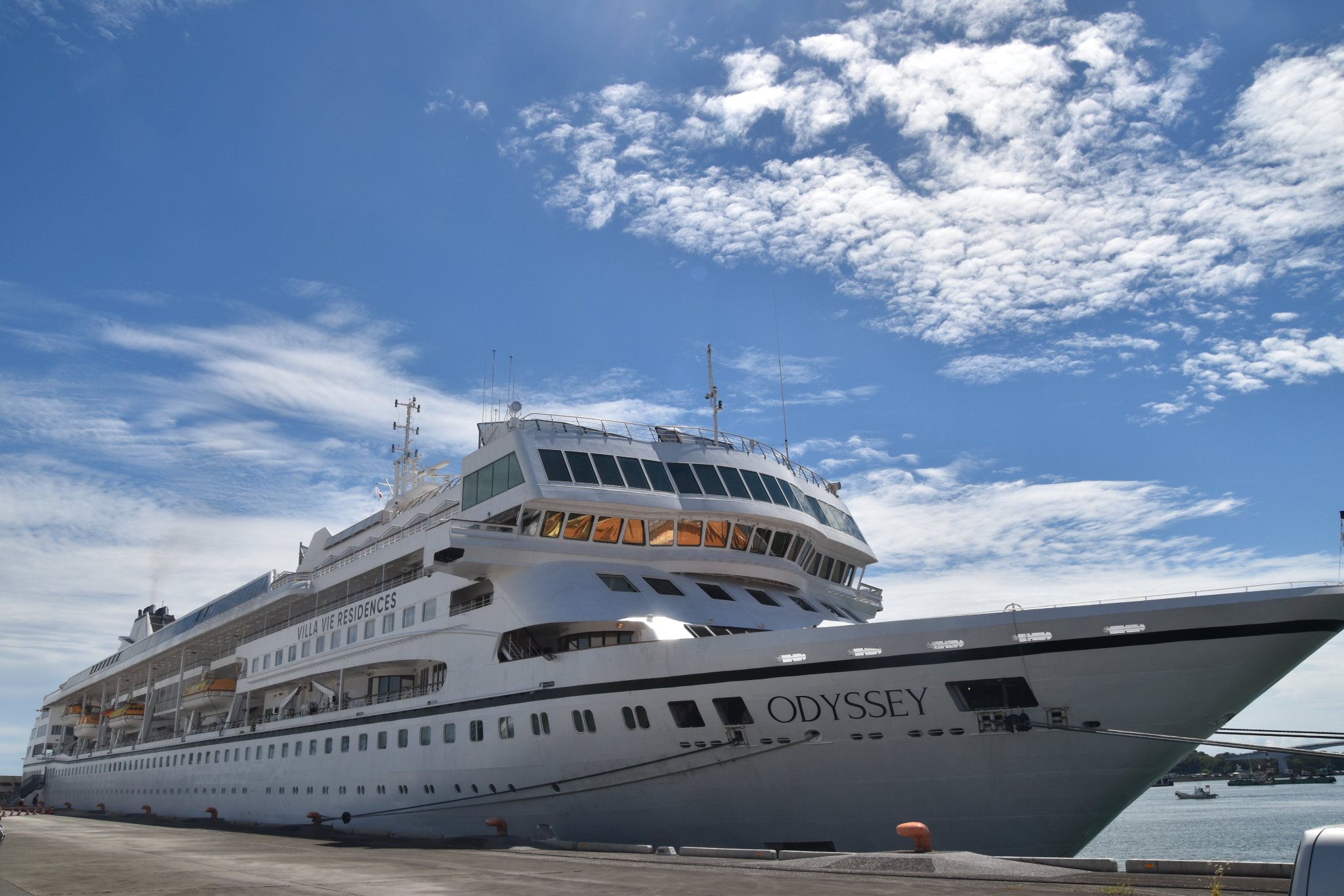 クルーズ船 豪華客船 ヴィンテージ ステンドグラス ビーチ 大型客船 海 3万2千トン型クルーズ船購入 ～2024年末、ラグジュアリー