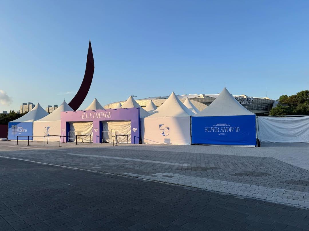 Mila (@haerablue) on Twitter photo There is an E.L.F. lounge at kspo dome for SS10 in seoul. Idk what it is but it's nice of them to pay more attention to their fans.
cr. 44hyuk__
#슈퍼주니어 #SUPERJUNIOR
<a href="/SJofficial/">SUPER JUNIOR</a> There is an E.L.F. lounge at kspo dome for SS10 in seoul. Idk what it is but it's nice of them to pay more attention to their fans.
cr. 44hyuk__
#슈퍼주니어 #SUPERJUNIOR
<a href="/SJofficial/">SUPER JUNIOR</a>