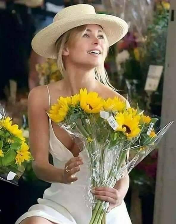 LauraM24960's tweet image. #FRIENS4EVER 
@JadavRashmin
@ONE_WORLD_UN
@Roy1980_lions
@LauraM24960
@MARTHAMUSSY
@MirnaVernal
@CLARABENZA
@Satan__theDevil

@lumpie125
@bluea125
@Siogo61

@pachaca4
@mgor2021
@RiccardoPi135
@arun_donde
@MirCaro
@cknlaw1

@kamil_gk
@MoniT__
@NlHILIST
@papiko7890
@GRAHAM15583