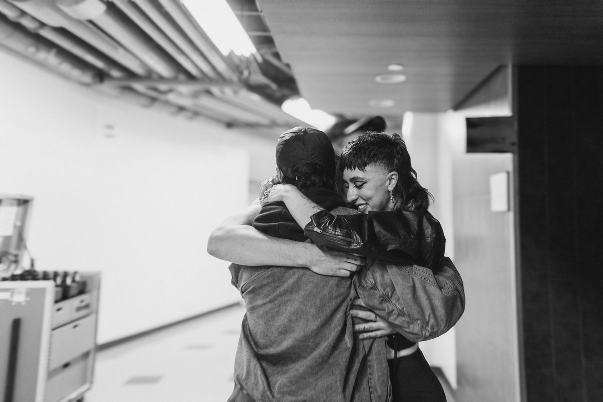 absolutely insane moment backstage at the NiN show where trent gave us some praise and all of us were verging on a blackout 😂