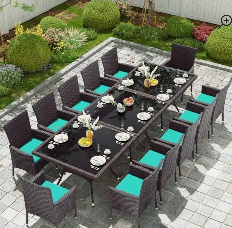 hittyminny (@hittyminny) on Twitter photo You've got 11 seats at a table to fill for a dinner with your Twitter friends.  Who's having dinner with you? You've got 11 seats at a table to fill for a dinner with your Twitter friends.  Who's having dinner with you?