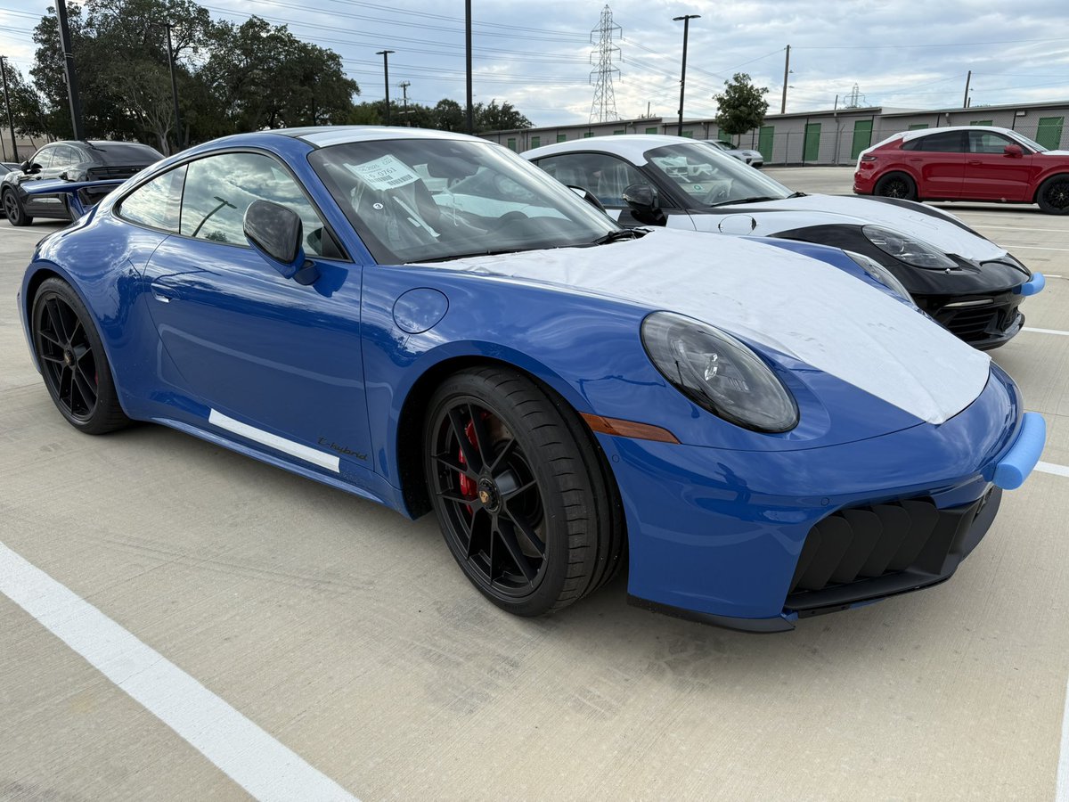 SAsportshonk's tweet photo. @jimrome Oh…look what just showed up. And I don’t want to hear it from you @EricinOrlando9. 🤪👀
#NoSubstitute @Porsche https://t.co/h6wIBEFn73