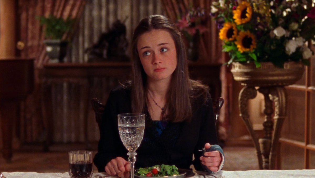 Today we break down how #GIlmoreGirls shoots its classic dinner table scenes . . . and why they make those choices, too.

buff.ly/AV7ts2A