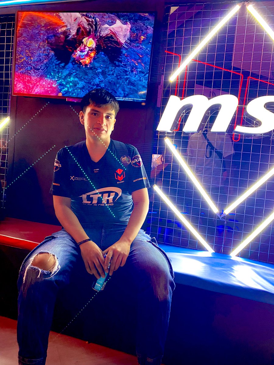 Mi objetivo este año en el <a href="/GAMERGY_Mx/">Telcel GAMERGY México 🇲🇽</a>, es ver cuántos jerseys de equipos podré ganar para la colección jaja