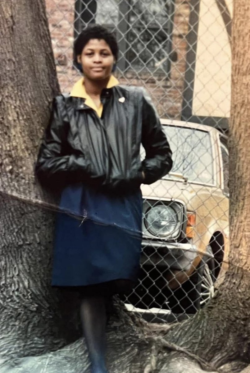 My dearest, sweet lady🤍 so many good things happening even after your passing, yet i can’t tell you about it or even find a moment to stay happy about any of it. When i look at photos im so conflicted..