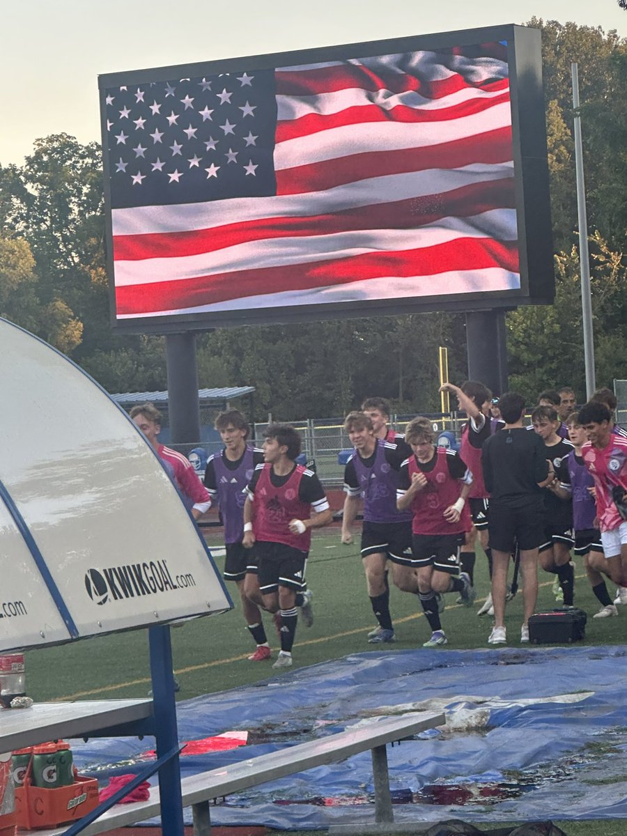 PETERS GOAL!!!   SANTIAGO ASSIST!!  <a href="/DCCSoccer1/">DCC Soccer</a> takes the 1-0 lead against DLS in the first.  #CCpride <a href="/DCCShamrocks/">Detroit Catholic Central Athletics</a>