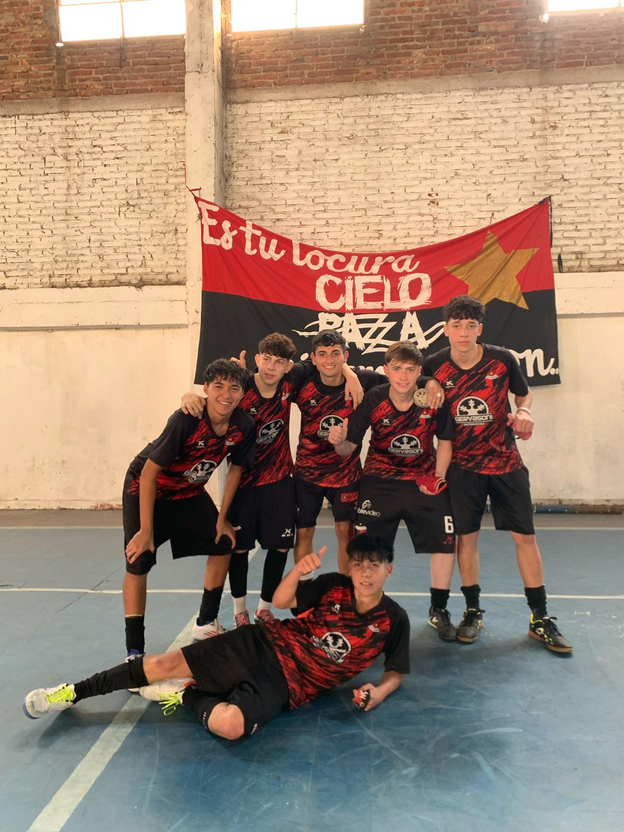 después de tanto esfuerzo nos quedamos a un paso,gracias a este equipo por tanto, por querer dejar a el club en lo mas alto posible y dar el máximo siempre,que sea siempre colon ❤️🖤