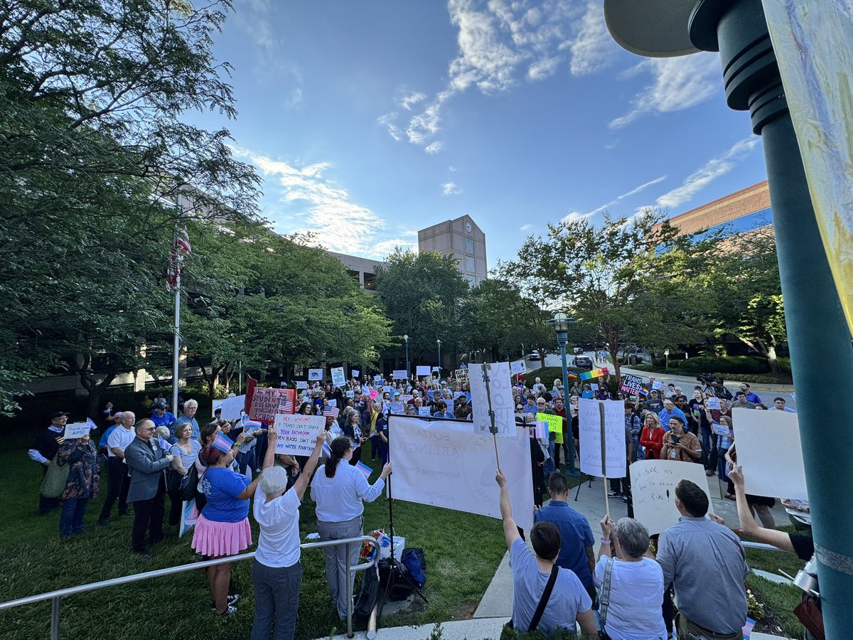 NOVA Campaigns (@nova_campaigns) on Twitter photo Meet your local <a href="/arlingtondems/">Arlington Democrats</a>’ <a href="/SpanbergerForVA/">Abigail Spanberger</a> voter calling for Jim Crow laws to separate water fountains for blacks and whites in Virginia. All to protect boys going into girls’ bathrooms Meet your local <a href="/arlingtondems/">Arlington Democrats</a>’ <a href="/SpanbergerForVA/">Abigail Spanberger</a> voter calling for Jim Crow laws to separate water fountains for blacks and whites in Virginia. All to protect boys going into girls’ bathrooms