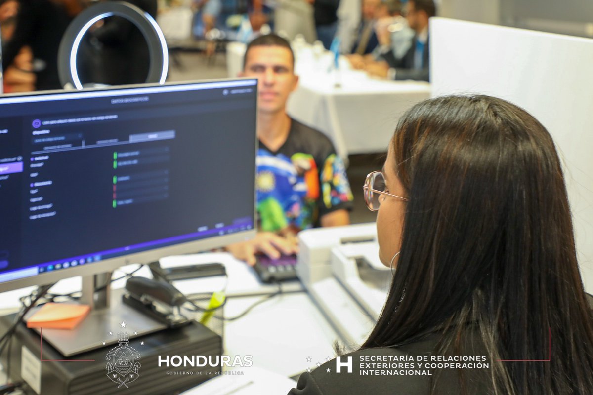 Cancillería Honduras (@cancilleriahn) on Twitter photo 📌|| Gobierno de Honduras inaugura un nuevo Consulado en Kansas City
Autoridades de la <a href="/CancilleriaHN/">Cancillería Honduras</a> inauguraron el nuevo Consulado en Kansas City, Estados Unidos.
En su participación, el Encargado de Negocios de Honduras en Washington D.C., Leonardo Valenzuela Neda, mencionó 📌|| Gobierno de Honduras inaugura un nuevo Consulado en Kansas City
Autoridades de la <a href="/CancilleriaHN/">Cancillería Honduras</a> inauguraron el nuevo Consulado en Kansas City, Estados Unidos.
En su participación, el Encargado de Negocios de Honduras en Washington D.C., Leonardo Valenzuela Neda, mencionó