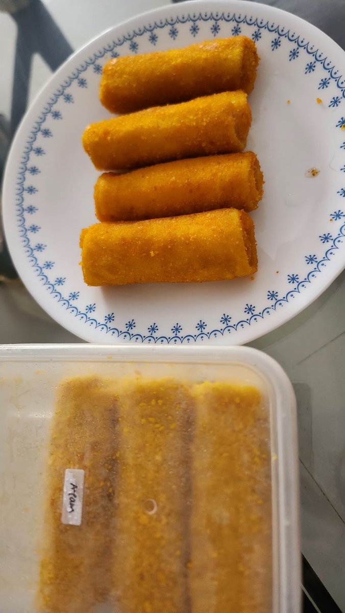 Assalamualaikum..
Selamat pagi kak <a href="/Tyaimuet_017/">♍Ty4🕊️</a> teh @el_quinna owner Risol enak ini..
Terima kasih ya Risolnya udah sampe tadi malam, Barakallah kak Tya,teh El makin lancar rezekinya 🙏😇
Enak bgt ini,cemilan sarapan Risol 😋