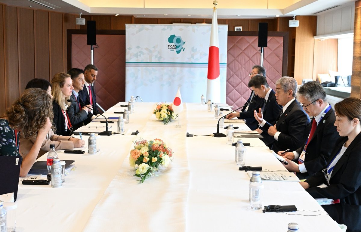 IOMJapan's tweet image. 🌎ポープ事務局長　岩屋毅外務大臣と会談📢

避難民やその発生要因への対応といった人道支援、
共生社会の推進など　#国連IOM が果たす役割の
重要性が高まっていることを踏まえ
日本とさらに協力を深めていく必要性について
意見を交わしました

日本の長年の継続的な援助への感謝を伝えました