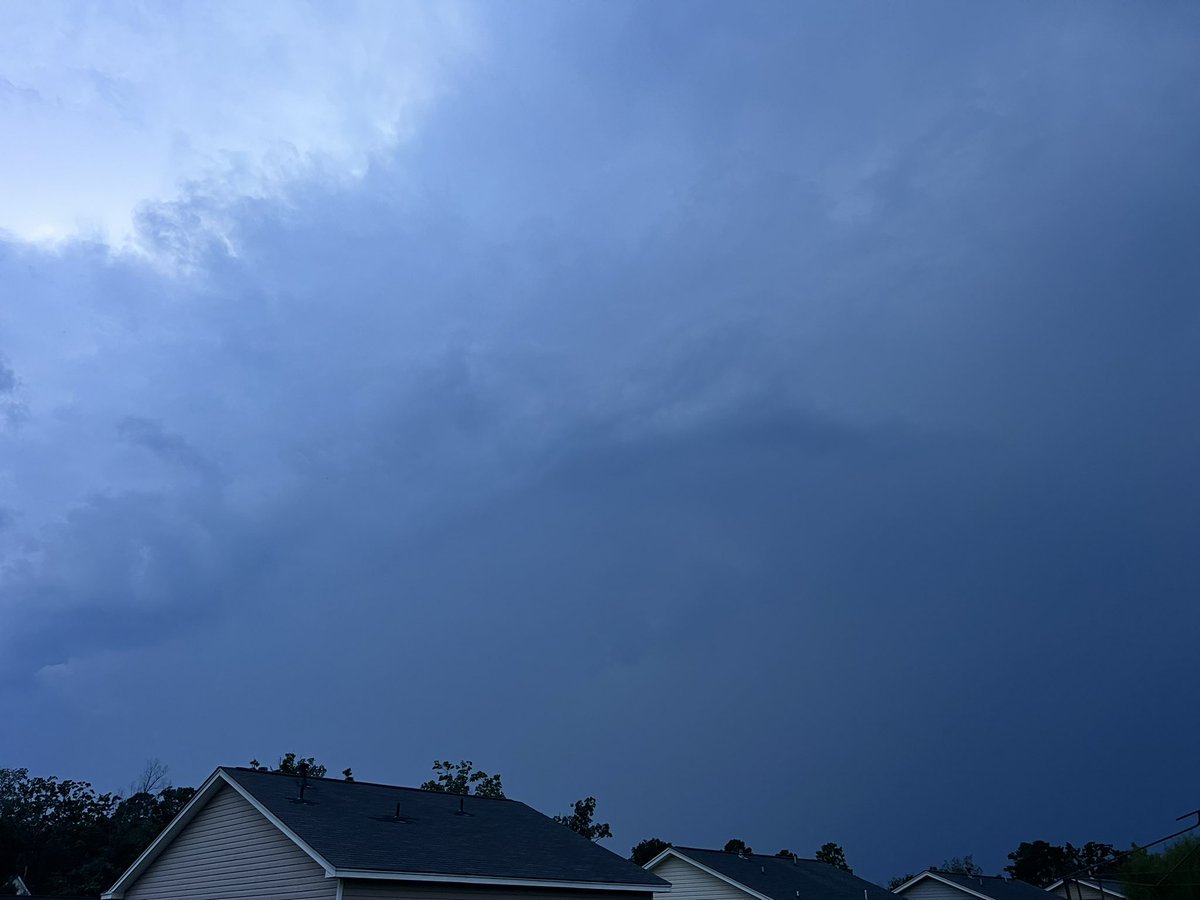 Sky over Chapin she is coming In hot <a href="/SCweather_wx/">Mitch West</a>