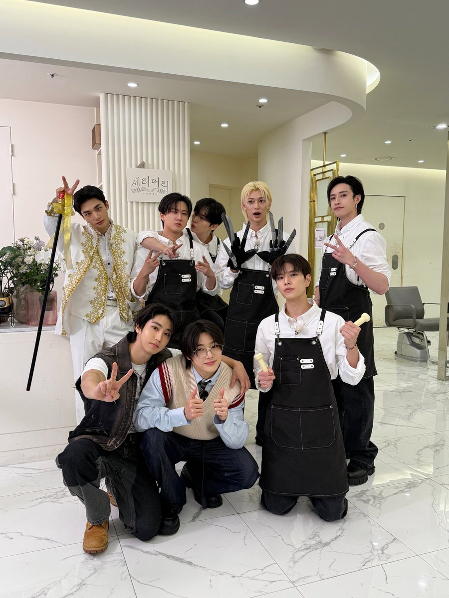 FelixBrasil_'s tweet photo. #MDIA ⋆ Atualização do STAY ONLY com fotos do Felix e Stray Kids nos bastidores do SKZ CODE Ep. 81 - 82! ✂️⚽️

#필릭스 #Felix #フィリックス @Stray_Kids 🪩 https://t.co/ksFqYyDxyV