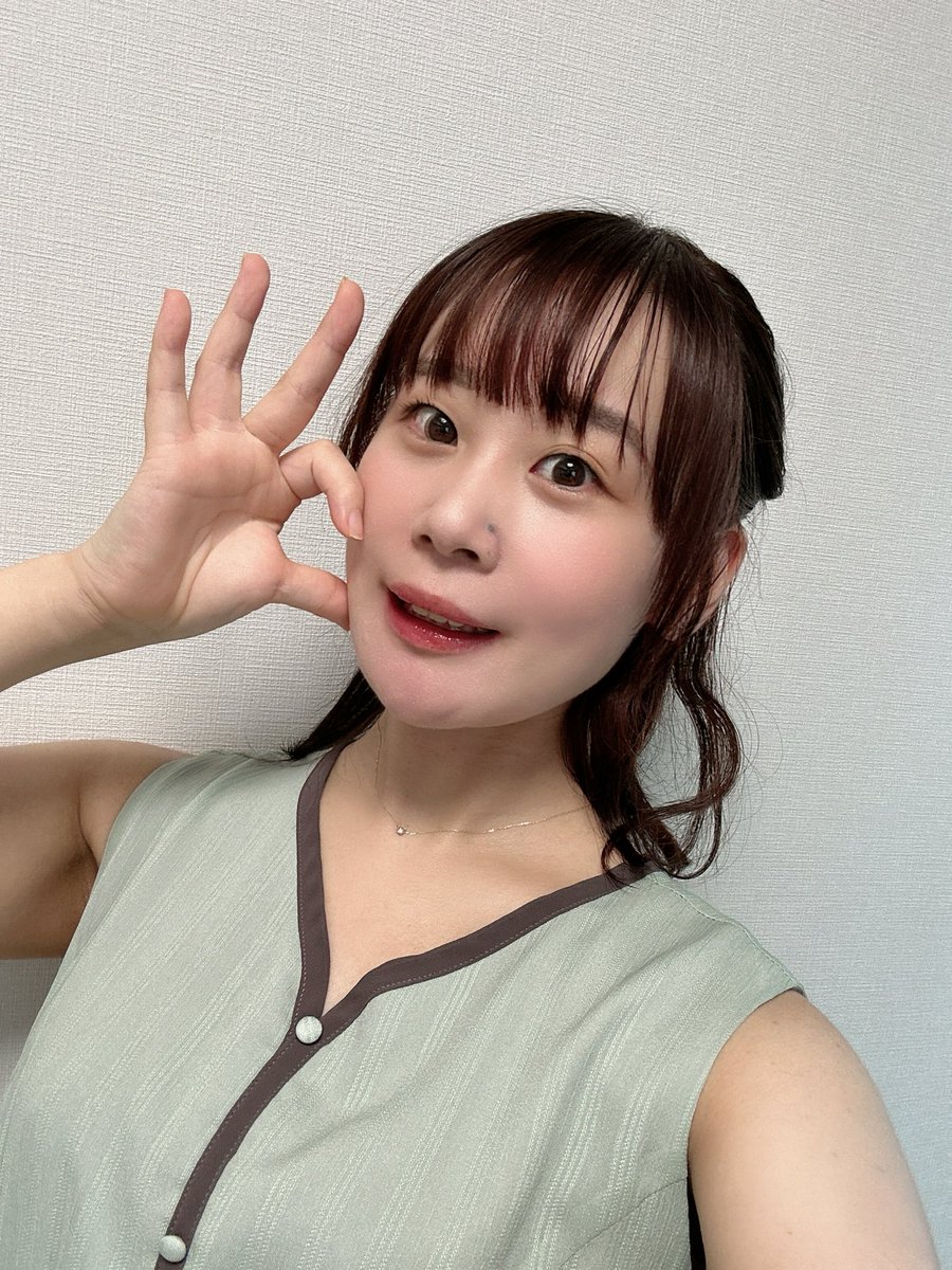 1年半前の私を見つつ、
フッ軽は衰えてますが
元気にしています！
こっそり？声の仕事もしてます！

最近の写真を添えて🍀