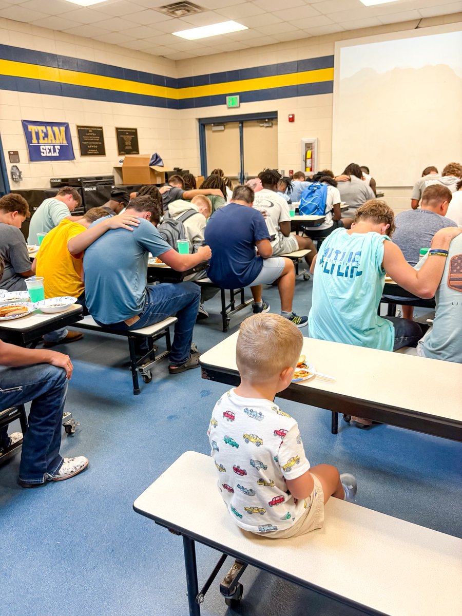 Elizabeth Oliver tweet media