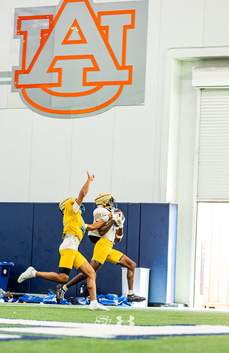 SouthernUsports's tweet image. Gearing Up for Atlanta! 💪🏈 

Quick stop on the road, putting in a little work at Auburn. 

#GoJags | #SouthernIsTheStandard | #TeamNOW | #ProwlOn | #BeyondTheStandard 🐆