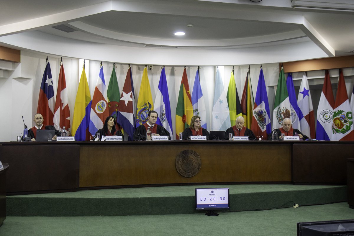 #LoÚtimo 🚨La Corte IDH realiza audiencia para evaluar medidas provisionales para las víctimas de los casos Barrios Altos y La Cantuta, tras la aprobación de la ley de amnistía para militares, policías e integrantes de los Comités de Autodefensa.🧵

📸 CIDH