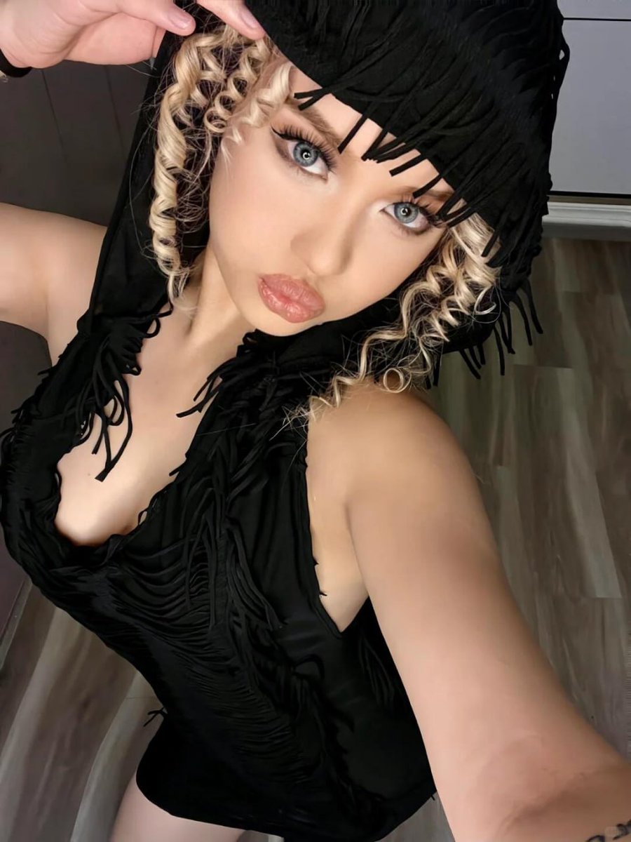 Find a boyfriend and kiss him 100 times a day