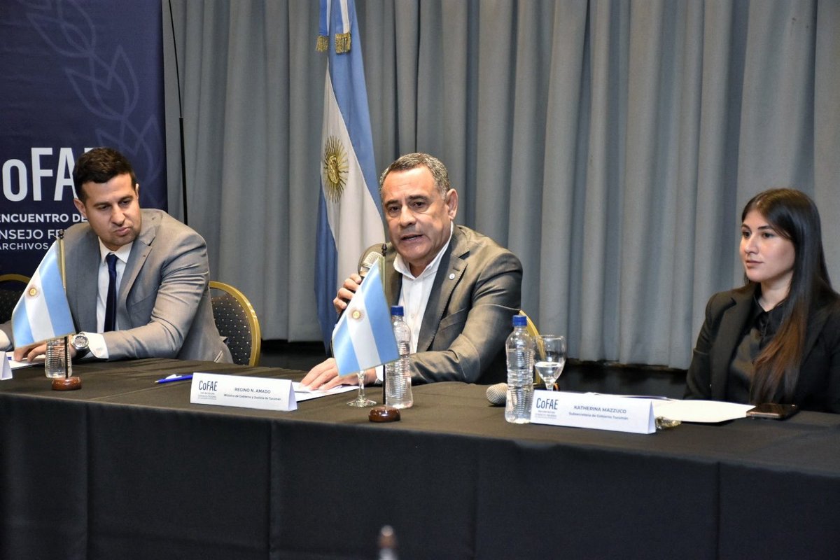 Tucumán es sede del encuentro del Consejo Federal de Archivos Estatales (CoFAE)
Junto al ministro <a href="/amado_regino/">Regino Amado</a> recibimos a directores de archivos de todo el país, encabezados por Emilio Perina, Director del <a href="/AGNArgentina/">Archivo General</a>