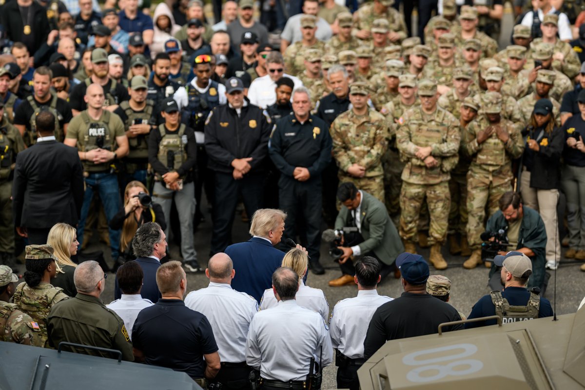 President Donald J. Trump thanks the National Guard and law enforcement officers in D.C.

"You people are winners, and I just think it's such an honor to be with you. We're going to Make Washington, D.C. Great Again...  "We'll always be with you." 🇺🇸