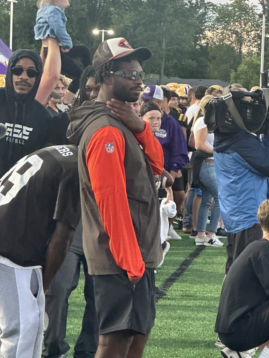 ESPN Cleveland (@espncleveland) on Twitter photo Shedeur Sanders pulled up to the St. Ignatius vs Avon game 🔥🔥🔥
(via <a href="/shawndunagan/">Shawn Dunagan 🎗️</a>) Shedeur Sanders pulled up to the St. Ignatius vs Avon game 🔥🔥🔥
(via <a href="/shawndunagan/">Shawn Dunagan 🎗️</a>)