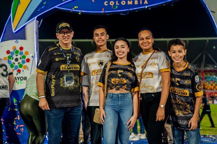 ClubLlanerosFC's tweet photo. 🎂 ¡𝗙𝗲𝗹𝗶𝘇 𝗰𝘂𝗺𝗽𝗹𝗲𝗮𝗻̃𝗼𝘀 𝗮𝗹𝗰𝗮𝗹𝗱𝗲! 🤍🖤 Le desea la gran familia del equipo de la media Colombia. https://t.co/xeg59PJptD