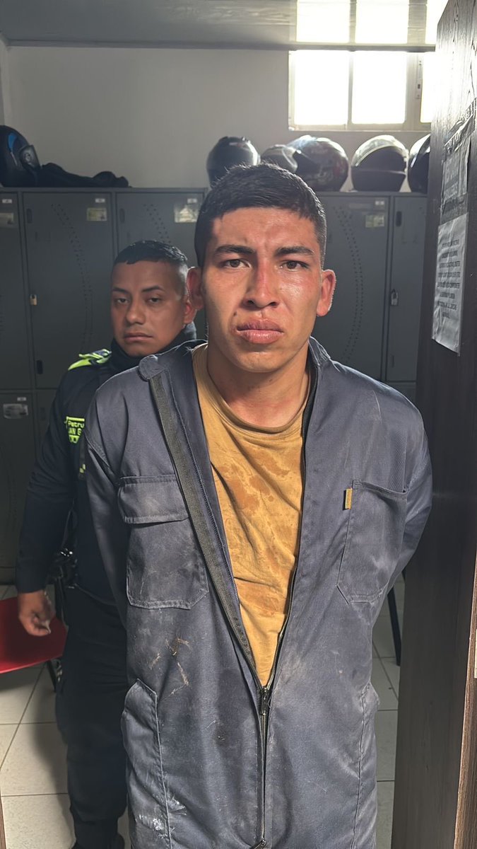 Este es uno de los presuntos responsables del atentado en Cali con camión/bomba, capturado por la comunidad en el lugar de los hechos. Es alias Sebastián y pertenece a las estructuras del EMC, dirigidas por alias Marlon, subordinado a la Junta del Narcotráfico