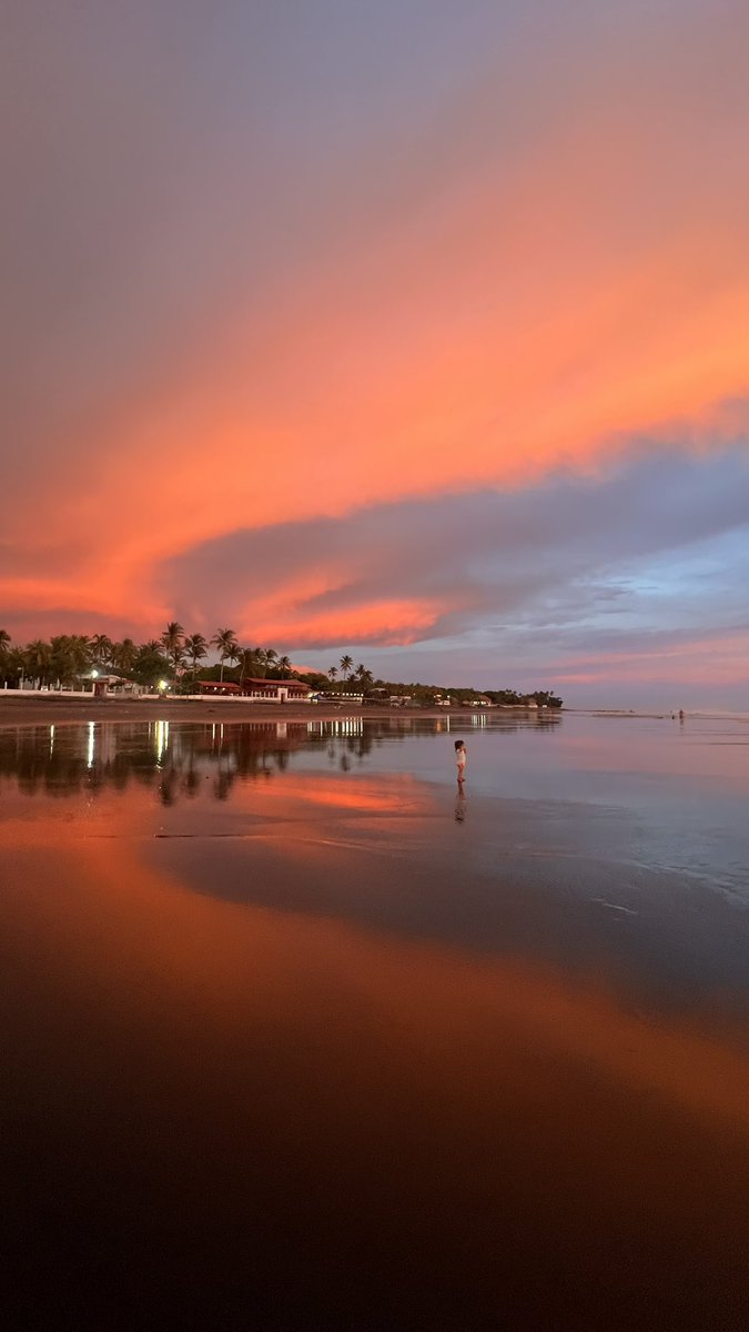 ____lucrecia's tweet image. Podes decir te amo, pero también podes enviarle fotos del atardecer de hoy.