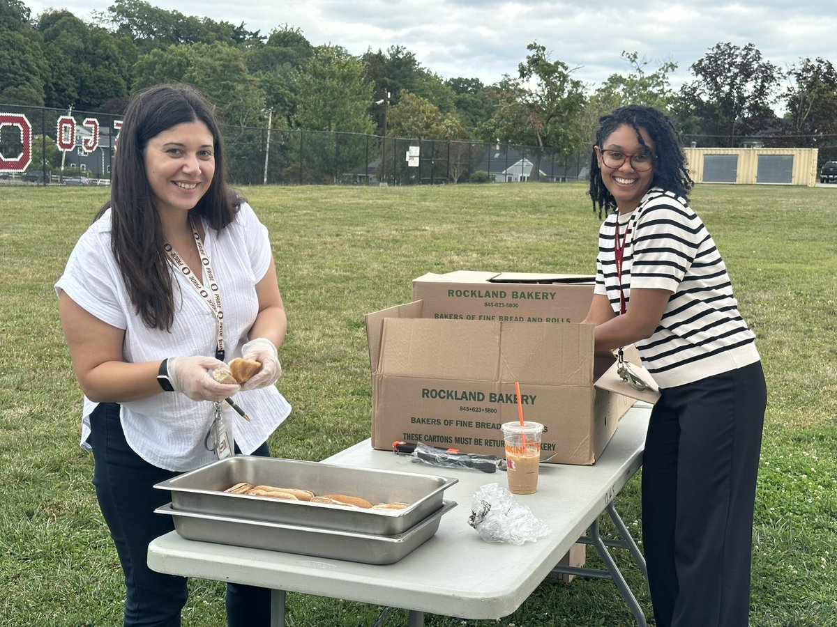 Maria Angélica Asilis Meyer (she/her/hers/ella) (@mariaameyer03) on Twitter photo Ossining High School rolled out the welcome mat (and the grill!) for our incredible 9th graders with a fun-filled BBQ! A great way to kick off the year and build community. #OssiningPride #OHS <a href="/Mary_FoxAlter/">Mary Fox-Alter</a> Ossining High School rolled out the welcome mat (and the grill!) for our incredible 9th graders with a fun-filled BBQ! A great way to kick off the year and build community. #OssiningPride #OHS <a href="/Mary_FoxAlter/">Mary Fox-Alter</a>