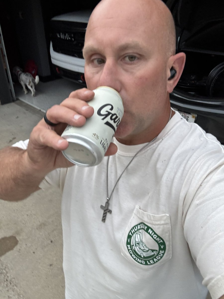 brad_douglas's tweet photo. Happy Thursday @OutKickTNML
Late evening Mow Tonight w/ a East / West Pattern. Yard is still struggling but winners find ways to compete…So welcome back #BusterDaPupper ❤️ @JoeKinseyexp
Thanks to #DixieChopper @DEWALTtough & @drinkgaragebeer for their quality products! 🍻 https://t.co/XZMQgpHlmo
