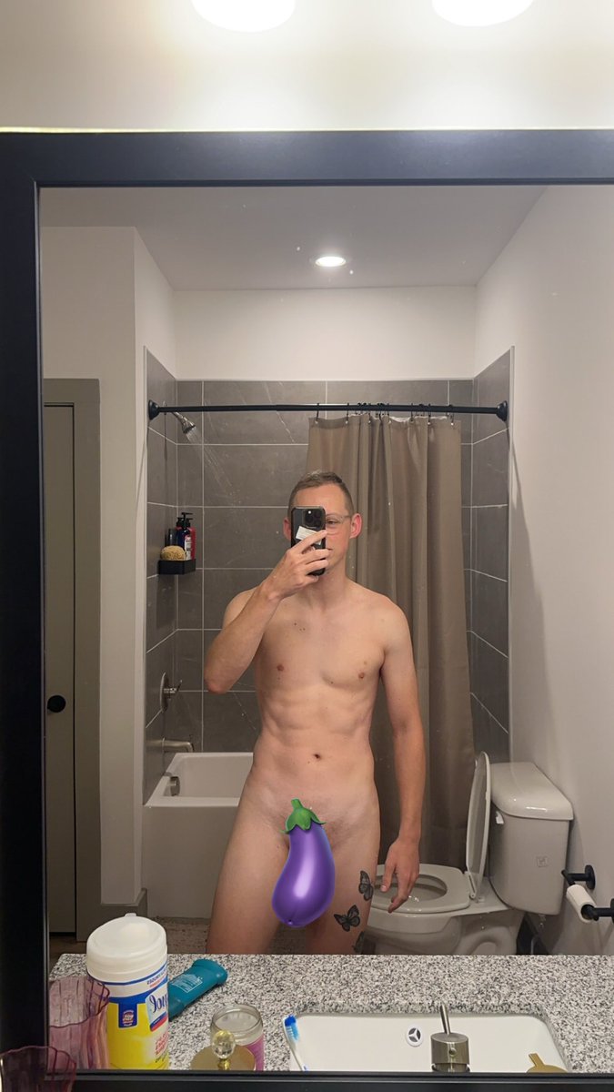 TimTetras's tweet photo. There’s uncensored versions too if you look hard enough 😌 #top #vers #crumbdumpster #yourlocalexhibitionist #exhibitionist #exhibition https://t.co/CYOgoexw78