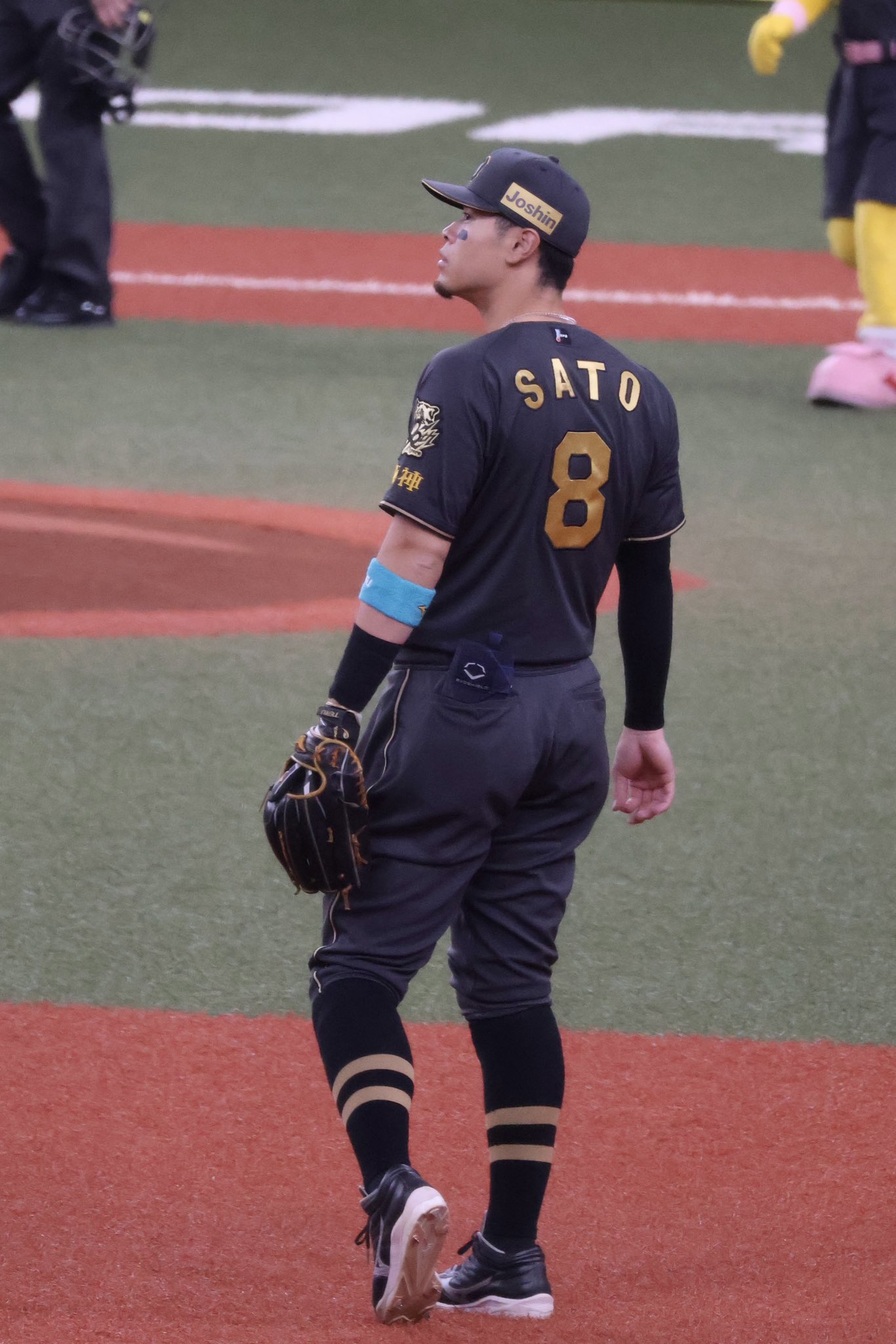 阪神タイガース ブラックユニフォーム 京セラ 佐藤輝明 サイズM 阪神タイガース ブラックユニフォーム 京セラ 佐藤輝明 サイズM