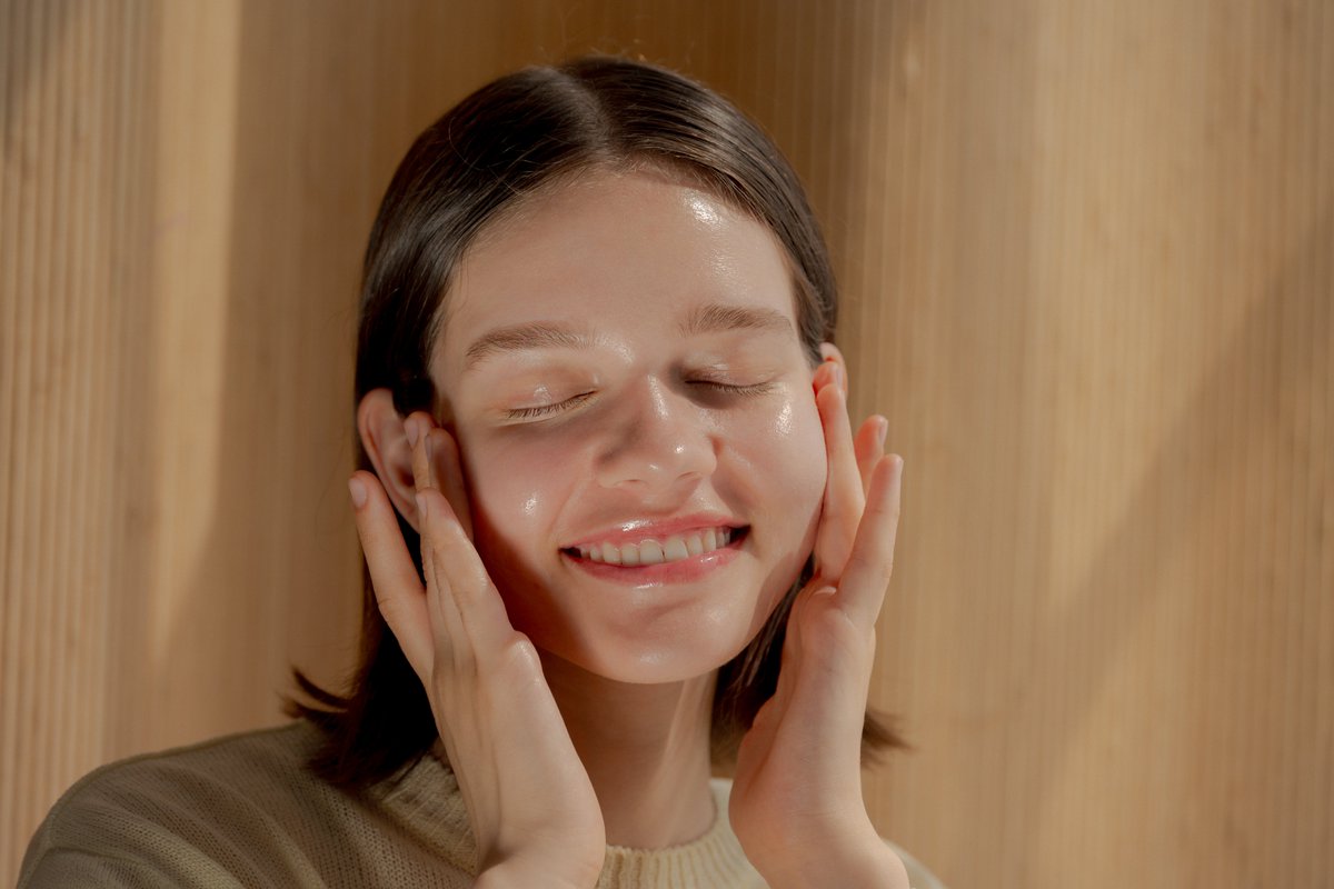 haruharuwonder_'s tweet image. Applying SPF feels like a hassle?
.
.
Just glow for it 🌞

#dailysunscreen #spf50 #nowhitecast #lightweightformula
haruharuwonder.com