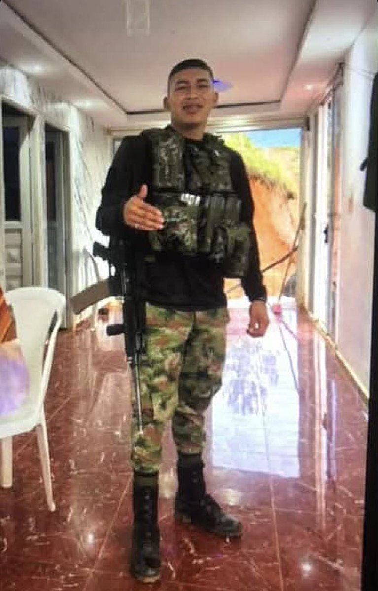 Petro, a estos criminales y a sus jefes, fue que usted empoderó. Aquí está su obra de Gobierno. Solo dolor y muerte. Los dejó avanzar con el cese al fuego. Los dejó inundar de cocaína a Colombia y al mundo. 

En 3 años su Gobierno se dedicó  a darles beneficios a estos narcos, a