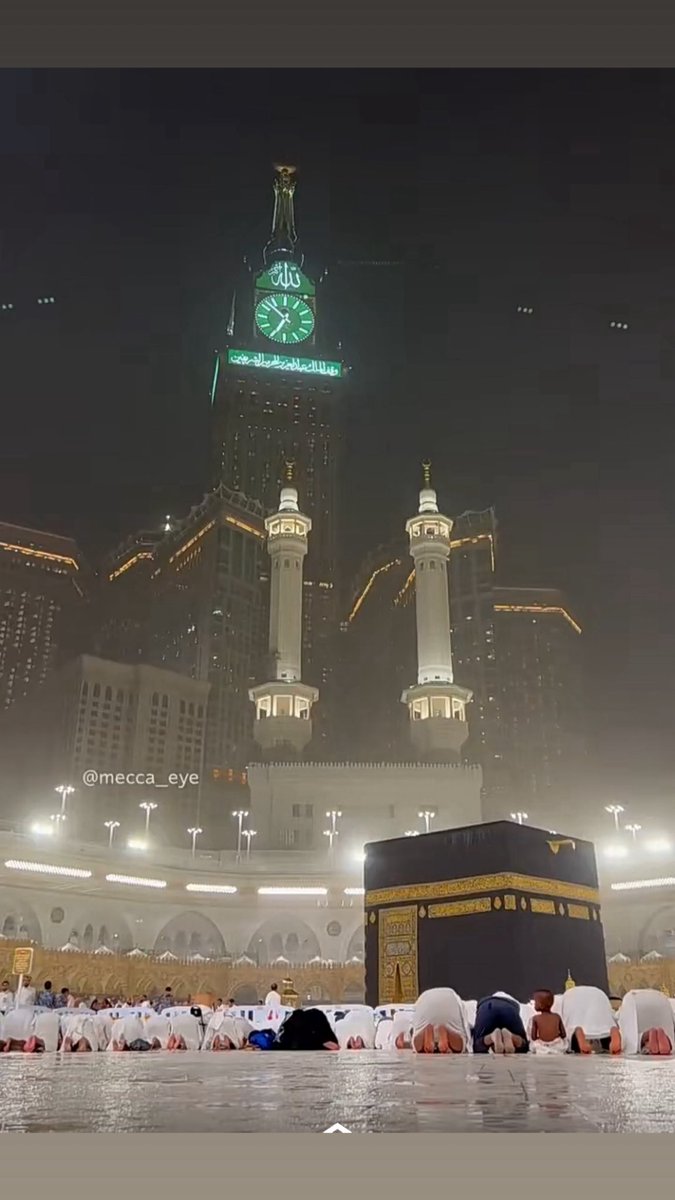 كلُّ الحياة تبسَّمت لحديثهِ
وبهديه غيثُ السماحة أمطرا
‌ 
صلّى  ‌ عليك  اللهُ يا من ذِكرُهُ
عطرٌ تضوَّع كالنسيم إذا سرى

ﷺ
#الصلاه_علي_النبي 
#صلوا_علي_سيدنا_محمد 
#يوم_الجمعة_دعاء_للميت